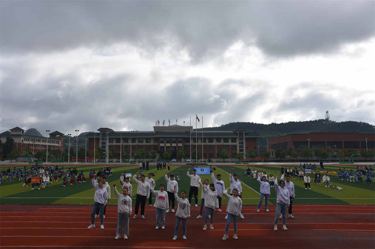 我校第一届田径运动会隆重开幕