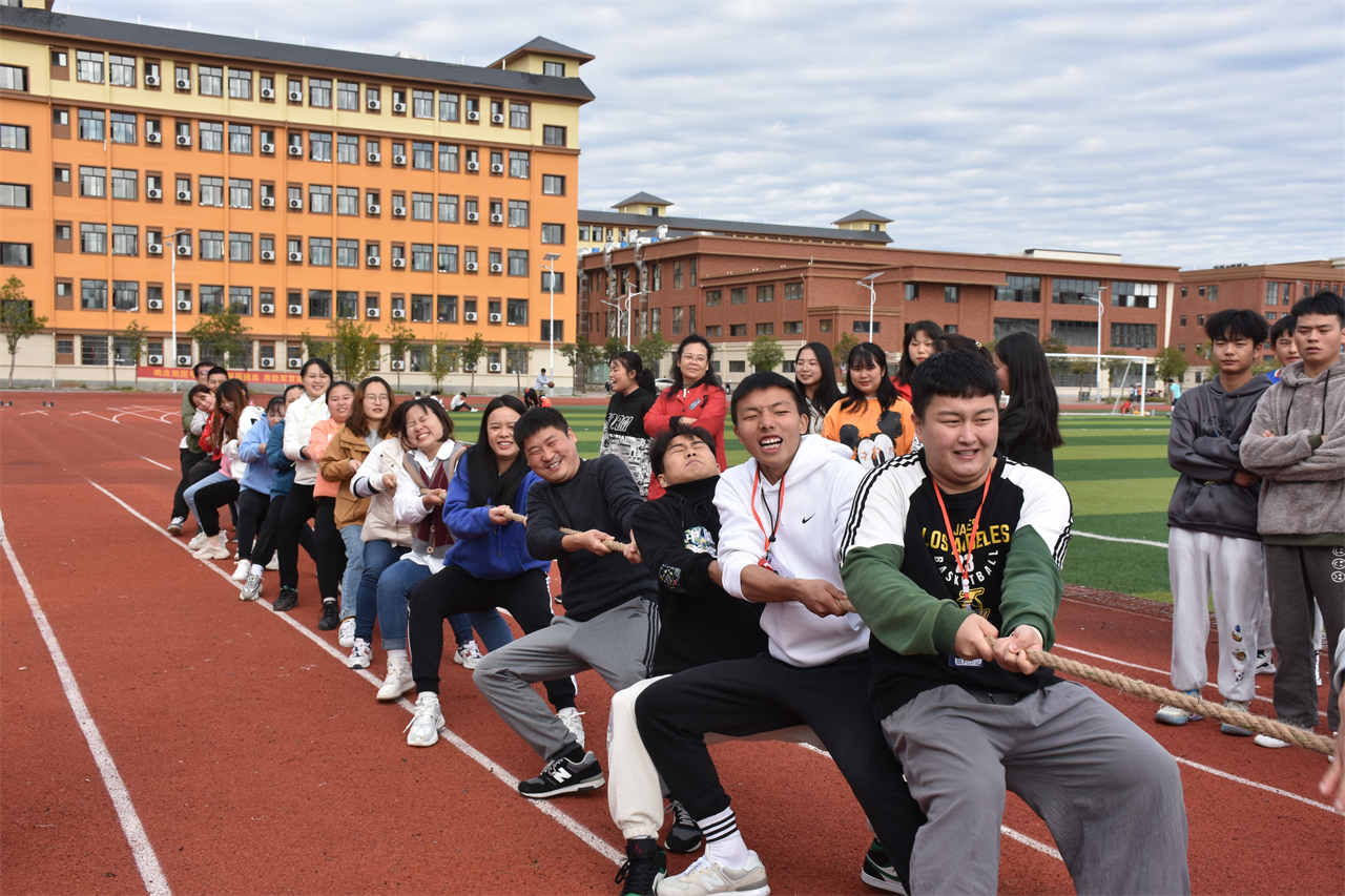 我校第一届田径运动会圆满落幕