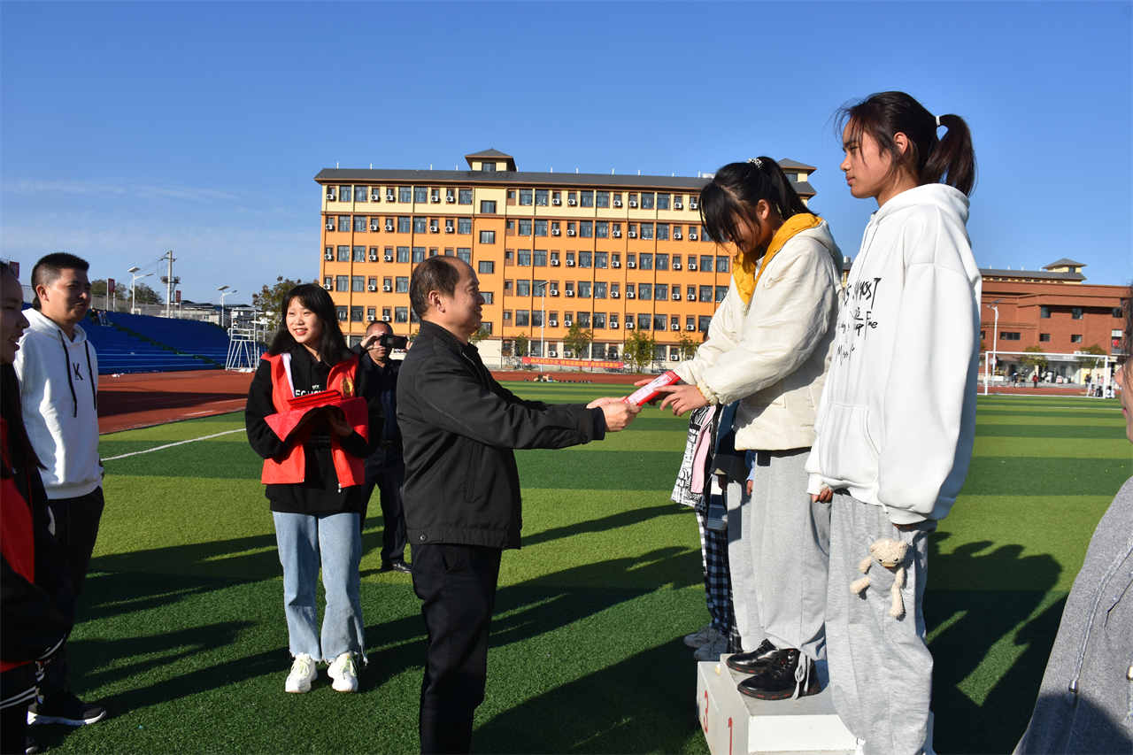 我校第一届田径运动会圆满落幕