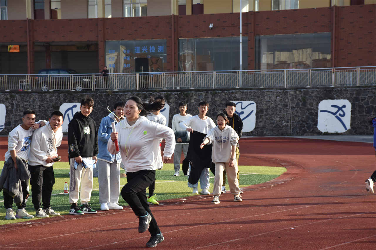 我校第一届田径运动会圆满落幕