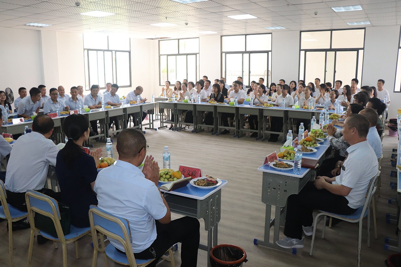 欢聚一堂 喜迎中秋 — 贵州铜仁数据职业学院(筹)召开教师座谈会