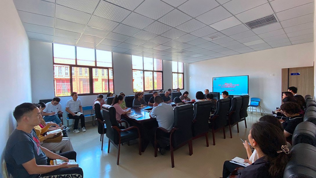 铜仁市数据职业学校召开教职工大会
