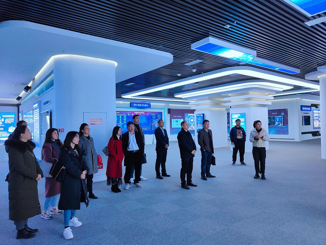 提升专业认知 加快建设步伐——贵州铜仁数据职业学院筹建组参观铜仁市大数据产业园