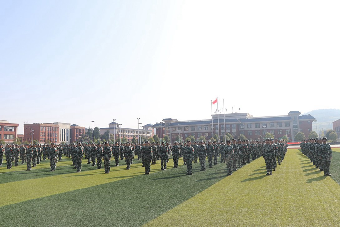 铜仁市数据职业学校隆重举行2021级新生军训汇演总结大会