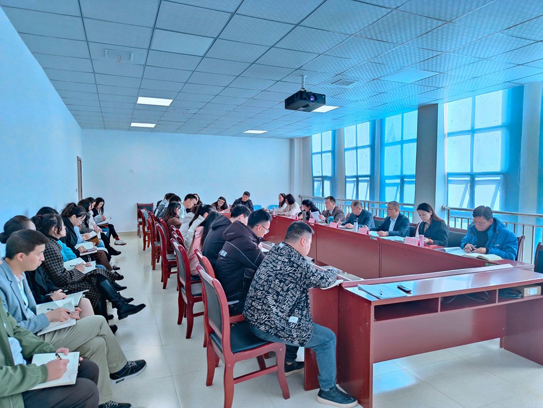 贵州铜仁数据职业学院（拟）召开申报迎评工作推进会