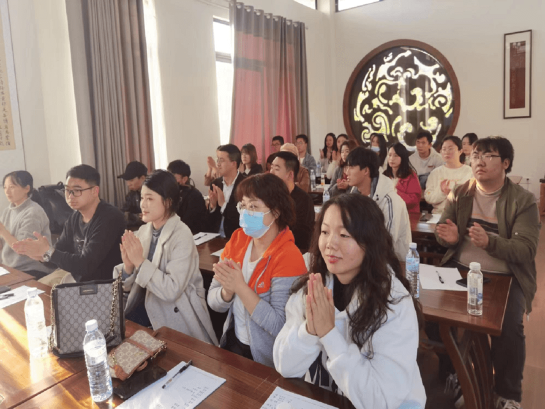 我校全体教师在天都书院参加王文正先生开展的东坡大讲堂