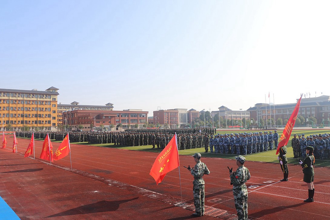 铜仁市数据职业学校隆重举行2021级新生军训汇演总结大会