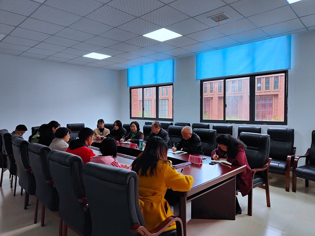 我校召开青年教师座谈会