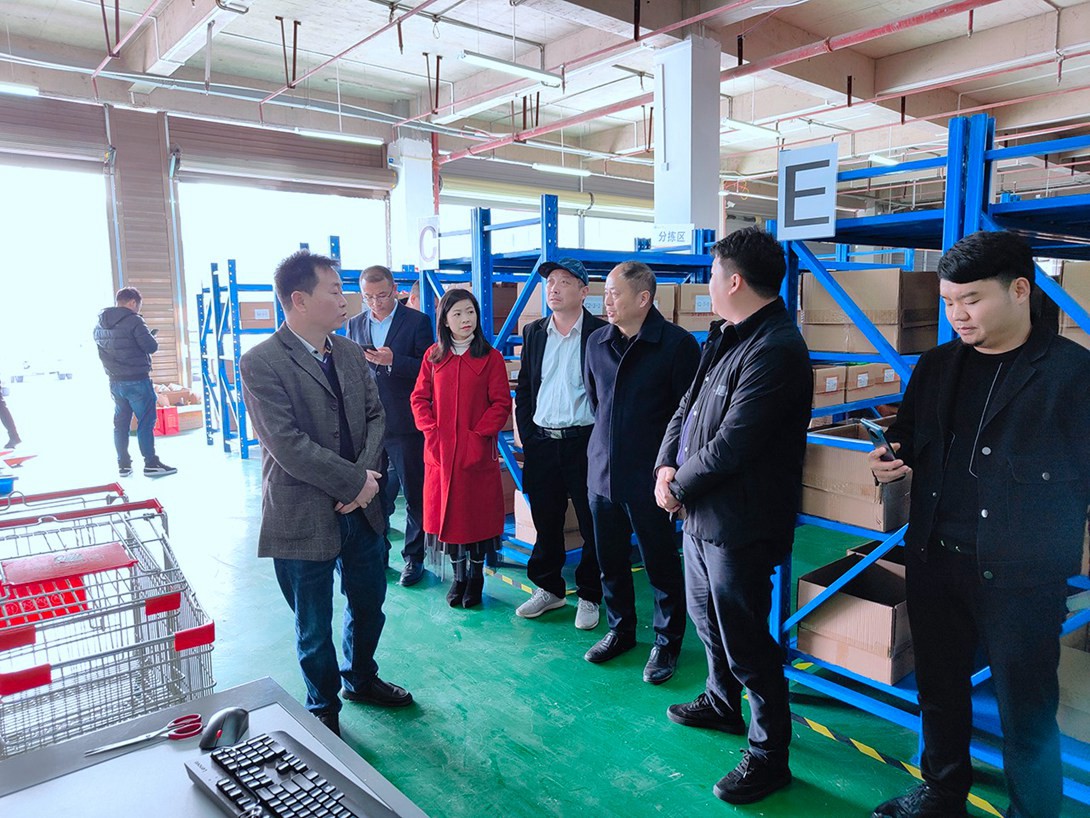 提升专业认知 加快建设步伐——贵州铜仁数据职业学院筹建组参观铜仁市大数据产业园