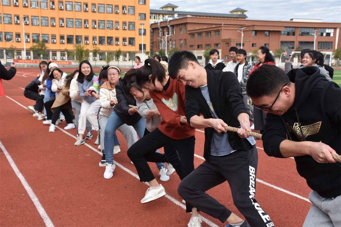 我校第一届田径运动会圆满落幕