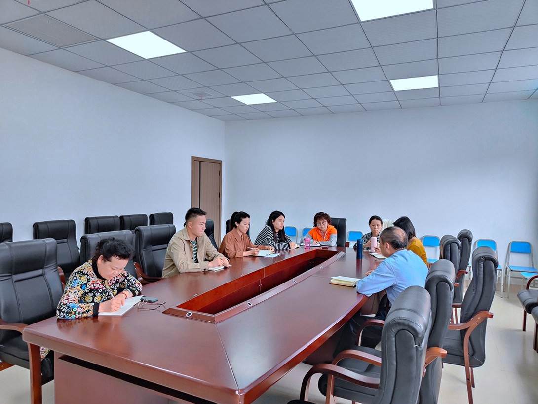 冉贵生主持召开座谈会