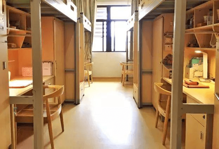 学校投资10个亿，打造全新欧式校园建筑群。