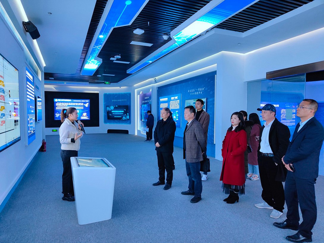 提升专业认知 加快建设步伐——贵州铜仁数据职业学院筹建组参观铜仁市大数据产业园