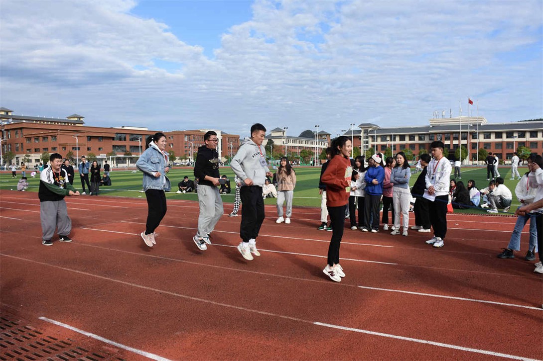 我校第一届田径运动会圆满落幕