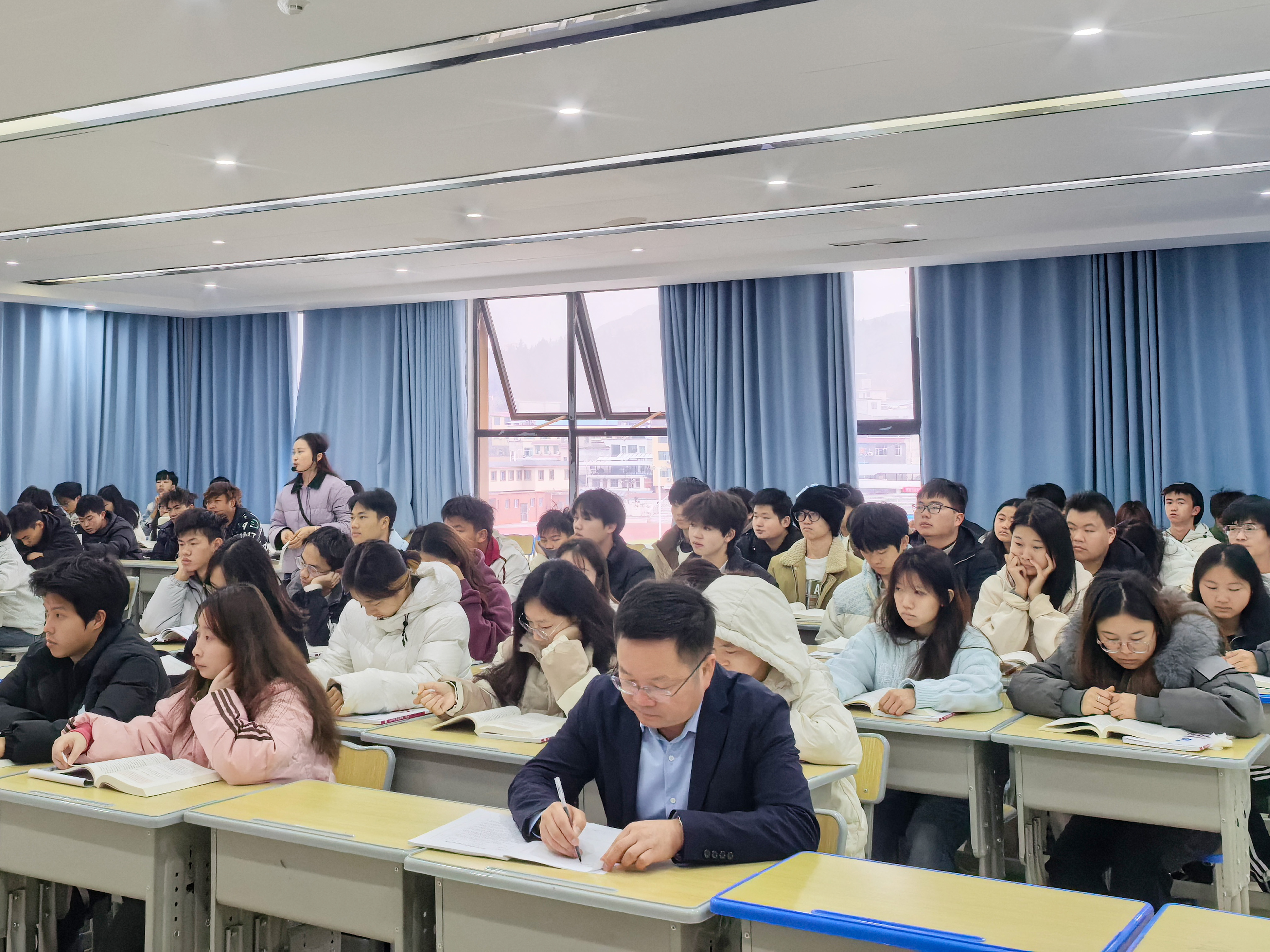 校长深入思政课堂听评指导 赋能立德树人高质量发展